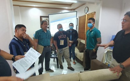 <p><strong>FIRST MEETING.</strong> Engr. Teodoro Buenavista Jr. (right) briefs Tuesday (Aug. 9, 2022) the representatives from the Cagayan de Oro City government and the Misamis Oriental provincial government on the preparation of network modernization that includes the underground cable system. Also in attendance were other stakeholders in the government and private sector. <em>(PNA photo by Nef Luczon)</em></p>
