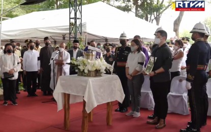 <p><strong>STATE FUNERAL.</strong> Former president Fidel V. Ramos is laid to rest at the Libingan ng mga Bayani on Tuesday (Aug. 9, 2022). Ramos was also accorded a state funeral with full military honors. <em>(Screengrab from Radio Television Malacañang)</em></p>