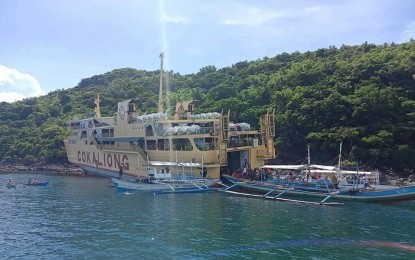 <p><strong>RESCUED</strong>. All 279 passengers of the grounded MV Filipinas Cebu take the motorized boats on Tuesday afternoon (Aug. 9, 2022) for transfer to bigger rescue ships. The roll on- roll off/passenger vessel of the Cokaliong Shipping Lines ran aground off waters of Sitio Maipe, Barangay Igbon, Concepcion, Iloilo on August 8. <em>(Photo courtesy of Jhon Rey Asturias/Concepcion Municipal Disaster Risk Reduction and Management Office)</em></p>
