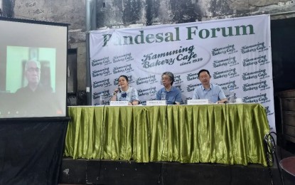 <p><strong>NEUTRAL STANCE.</strong> Asian Century Philippines Strategic Studies Institute vice president for external affairs Anna Rosario Malindog-Uy (left) and journalist Benjamin Lim (center) talk about the brewing tensions in the Taiwan Strait during the Pandesal Forum hosted by Kamuning Bakery Cafe in Quezon City on Wednesday (Aug. 10, 2022). Uy said it would be best for the Philippines to take a neutral stance on the issue while Lim said the tensions remain manageable despite China's military drills near Taiwan following US House Speaker Nancy Pelosi’s recent visit to Taipei. <em>(Photo courtesy of Kamuning Bakery Cafe)</em></p>