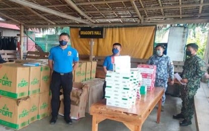 <p><strong>SMUGGLED CIGARETTES</strong>. Police officers and Bureau of Customs personnel conduct inventory of the smuggled cigarettes seized Wednesday (Aug. 10, 2022) near Manalipa Island, Zamboanga City. The confiscated smuggled cigarettes came from Jolo, Sulu, and bound for Ipil, Zamboanga Sibugay.<em> (Photo courtesy of Zamboanga City Police Office)</em></p>