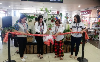 <p><strong>TRADE FAIR</strong>. The trade fair showcasing the products of 25 micro, small and medium entrepreneurs (MSMEs) formally opens at Robinsons Mall Antique on Thursday (Aug. 11, 2022). The trade fair, which will run until August 16, is held as part of the national celebration of the "Buwan ng Wikang Pambansa at Kulturang Pilipino". <em>(PNA photo by Annabel Consuelo J. Petinglay)</em></p>