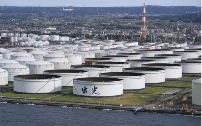 <p>File photo taken in November 2021 shows storage tanks for crude oil and petroleum products in Chiba Prefecture, eastern Japan.<em> (Kyodo)</em></p>