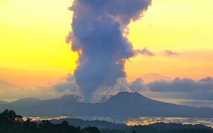 <p><strong>WARNING SIGN.</strong> A steam-rich plume degassed from the Taal Volcano main crater is captured by the security camera of the Lipa Archdiocesan Social Action Center from Barrio Barigon in Agoncillo, Batangas on Friday (Aug. 12, 2022). The Lipa Archdiocese is asking for donations of N-95 masks for residents living near the volcano. <em>(Photo courtesy of LASAC/CBCP)</em></p>