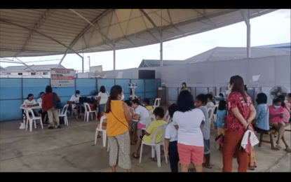<p style="text-align: left;"><strong>VAX DRIVE</strong>. Residents avail of free Covid-19 vaccines during the kickoff of the “PinasLakas” campaign in Samal, Bataan province on Monday (Aug. 15, 2022). The provincial government's drive “Bakunahan, Bayanihan sa Barangay: Boosted na Bataeño” was also simultaneously conducted in a bid to encourage more residents to be vaccinated.<em>  (Photo by Ernie Esconde)</em></p>