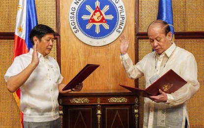 <p><strong>NEW DA EXEC.</strong> President Ferdinand "Bongbong" Marcos Jr. administers the oath of office of Domingo Panganiban as Undersecretary of the Department of Agriculture (DA) as shown in this photo shared in the President’s official Facebook page on Monday (Aug. 15, 2022). Panganiban served as DA Secretary under former Presidents Joseph Estrada in 2001 and Gloria Macapagal-Arroyo in 2005. <em>(Photo courtesy of Bongbong Marcos Facebook page)</em></p>