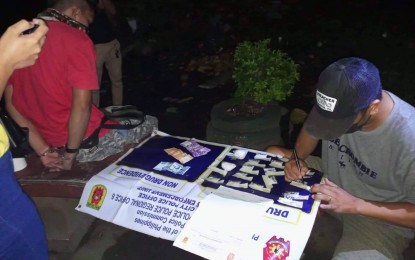 <p><strong>SHABU SEIZED</strong>. Operatives of the Bacolod City Police Office City Drug Enforcement Unit seize PHP1.4 million in suspected shabu during a sting operation at Barangay Singcang-Airport on Monday night (Aug. 15, 2022). The suspect was identified as Jeboy James Poneles, 21, considered a high-value individual. <em>(Photo courtesy of Bacolod City Police Office)</em></p>