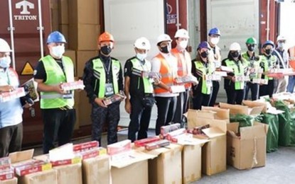 <p><strong>SEIZED</strong>. Port of Subic District Collector Maritess Martin (7th from left) and representatives of other government law enforcement agencies show cartons of illicit cigarettes that were seized at the Port of Subic in this undated photo. Some PHP254 million worth of illicit cigarettes were confiscated at the Bureau of Customs- Port of Subic from June to July 2022. <em>(File photo courtesy of BOC-Subic)</em></p>