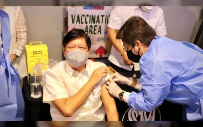 <p><strong>BOOSTER SHOT.</strong> President Ferdinand Marcos Jr. receives his coronavirus booster shot at a vaccination site in SM Manila on Wednesday (Aug. 17, 2022). In his speech, Marcos said he decided to get the booster shot to prove that the vaccine is important to strengthen immunity against severe Covid-19 infection. <em>(Department of Health photo)</em></p>