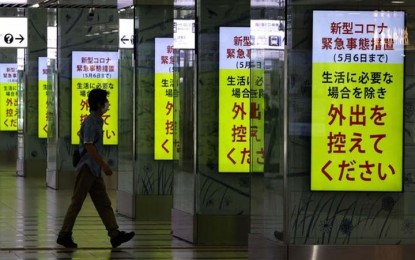 <p>Photo taken at JR Hakata Station in Fukuoka, southwestern Japan, on May 5, 2020, shows electric boards asking people to refrain from nonessential outings during the Golden Week holidays under an extended nationwide state of emergency over the coronavirus pandemic. <em>(Kyodo)</em></p>