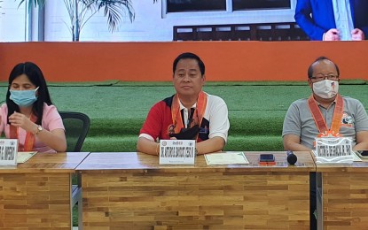 <p><strong>SCHOOL PREPARATIONS.</strong> Dr. Arturo Bayocot (center), Department of Education-Region 10 director, leads Wednesday (Aug. 17, 2022) the launching of Oplan Balik Eskwela in Northern Mindanao, together with other DepEd regional officials. Bayocot says at least 1,445 public schools in the region will open with a full face-to-face mode of learning. <em>(PNA photo by Nef Luczon)</em></p>