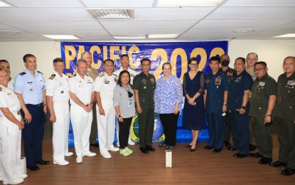 <p><strong>PACIFIC PARTNERSHIP.</strong> Officials of the Armed Forces of the Philippines' Western Command, (Wescom), US Navy and the Puerto Princesa City government pose for a photo opportunity during the closing rites of the "Pacific Partnership" 2022 (PP22) on Tuesday (Aug. 16, 2022). The Pacific Partnership is an annual program sponsored by US Indo-Pacific Command (INDOPACOM) and executed by Pacific Fleet (PACFLT) in coordination with partner nations. <em>(Photo courtesy of Wescom)</em></p>