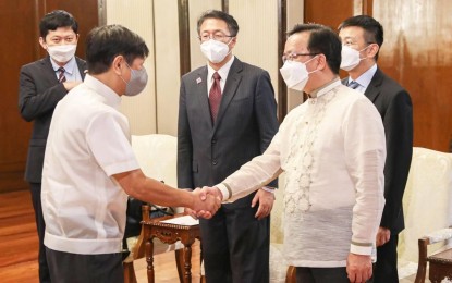 <p><strong>PH-CHINA TIES.</strong> President Ferdinand Marcos Jr. (left) welcomes Chinese Ambassador to the Philippines Huang Xilian in a courtesy call at Malacañan Palace in Manila on Wednesday (Aug. 17, 2022). During the call, Marcos renewed his commitment to further bolster the Philippines-China relations.<em> (Photo courtesy of PBBM's official Facebook page)</em></p>