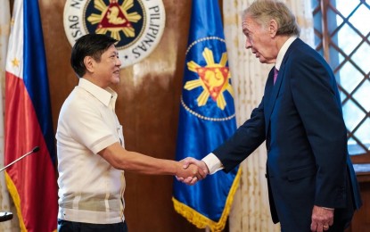 <p><strong>US-PH TIES.</strong> President Ferdinand “Bongbong” Marcos Jr. meets with the US Congressional Delegation head Senator Edward Markey at Malacañan Palace in Manila on Thursday (Aug. 18, 2022). Marcos expressed hope for an improved Philippines-US cooperation in the fields of economics, energy and agriculture. <em>(Photo from PBBM's official Facebook page)</em></p>