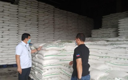 <p><strong>SUGAR WAREHOUSE</strong>. The Bureau of Customs (BOC) agents inspect an estimated over 42,000 sacks of sugar after exercising their visitorial powers in a warehouse in San Jose del Monte City, Bulacan province on Thursday (Aug. 18, 2022). The joint BOC-Department of Agriculture raid was based on information that the warehouse owned by Victor Chua has been storing hoarded sugar allegedly aimed at raking huge profits from the current high sugar prices in the market. <em>(Photo courtesy of Radyo Pilipinas)</em></p>