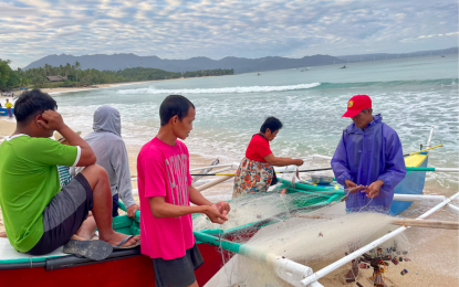 <p><strong>FUEL SUBSIDY</strong>. Fisherfolk in Barangay Saud, Pagudpud, and Ilocos Norte in this undated photo cut back on their fishing trips to save on fuel. The Bureau of Fisheries and Aquatic Resources in Ilocos Norte said on Saturday (Aug. 20, 2022) it has started distributing fuel discount cards to eligible fisherfolk. <em>(File photo by Leilanie Adriano)</em></p>