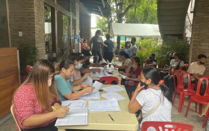 <p><strong>STUDENT AID.</strong> Indigent students in Ilocos Norte get their financial aid from the Department of Social Welfare and Development on Aug. 20, 2022 at the Congressional Office of Ilocos Norte 1st District Rep. Ferdinand Alexander "Sandro" Marcos in Laoag City. They were part of the first batch of recipients who received the assistance. <em>(PNA file photo by Leilani Adriano)</em></p>
