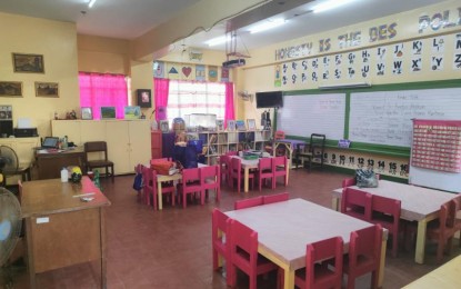 <p><strong>ALL SET.</strong> A classroom at Fernando Ma. Guerrero Elementary School along Pedro Gil Street in Paco, Manila is all set to welcome learners when the new school year opens Monday (Aug. 22, 2022). Some 27.6 million students from Kindergarten to Grade 12 are enrolled as of August 20, according to the Department of Education.<em> (PNA photo by Alfred Frias)</em></p>