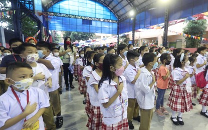 <p><strong>FIRST DAY.</strong> Students attend the flag-raising ceremony during the first day of the school year on Monday (Aug. 22, 2022) at the Delfin Geraldez Elementary School in Barangay Kaligayahan, Novaliches, Quezon City. The United National Children’s Fund lauded the Philippines for taking “decisive steps” to reopen in-person schooling.<em> (PNA photo by Oliver Marquez)</em></p>
