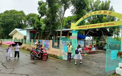 <p><strong>SCHOOL OPENING</strong>. Learners at Rombang Elementary School in Belison town, Antique province attend their classes despite the rain early Monday morning (Aug. 22, 2022). Eric Cortejo, Department of Education Schools Division of Antique Information officer, said at least 140,000 learners are enrolled in the province for the school year 2022-2023. <em>(PNA photo by Annabel Consuelo J. Petinglay) </em></p>