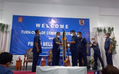 <p><strong>TURN-OVER OF COMMAND</strong>. Col. Jeff Fanged (fourth from right) receives the mantle of responsibility as the new officer-in-charge of the Pangasinan Police Provincial Office on Aug. 19, 2022. Fanged replaced Col. Richmond Tadina (left). The turnover ceremony was led by Brig. Gen. Belli Tamayo, acting regional director of Ilocos Police Regional Office.<em> (Photo by Liwayway Yparraguirre)</em></p>