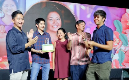 <p><strong>BIRTHDAY LADY.</strong> President Ferdinand "Bongbong" Marcos Jr. with the help of family, friends, and colleagues, pulled off a surprise birthday dinner for his wife, First Lady Maria Louise "Liza" Araneta-Marcos on her 63rd birthday. Their three sons, Ilocos Norte First District Representative Ferdinand Alexander “Sandro", Joseph Simon, and William Vincent were also present during the event. <em>(Screenshot from BBM vlog)</em></p>