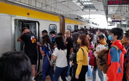 <p><strong>FREE RIDE.</strong> Passengers enter a train at the Antipolo Station of the LRT-2 in this undated photo. In celebration of Independence Day, all three rail services in Metro Manila offer free rides for passengers during select hours on Monday (June 12, 2023). <em>(File photo)</em></p>