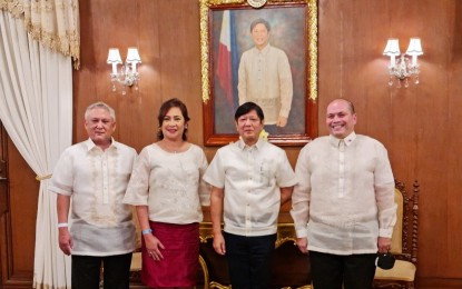 <p><strong>SRA OFFICIALS</strong>. President Ferdinand Marcos Jr. with David John Thaddeus Alba (left), acting administrator of the Sugar Regulatory Administration, and Pablo Luis Azcona (right) and Ma. Mitzi Mangwag, SRA board members representing the sugar planters and the sugar millers, respectively, after taking their oath of office at Malacañan Palace on Monday (Aug. 22, 2022). The President sits as the concurrent agriculture secretary and chair of the SRA Board. <em>(Photo courtesy of Paul Azcona)</em></p>