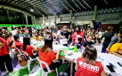 <p><strong>CASH ASSISTANCE</strong>. A total of 3,296 students in the Bicol Region receive educational cash assistance from the Department of Social Welfare and Development (DSWD) during the first payout on Aug. 20, 2022. Marygizelle Mesa, DSWD-Bicol information officer, said a total of PHP9.6 million was disbursed under the agency’s Assistance for Individuals in Crisis Situation. <em>(Photo courtesy of DSWD-5)</em></p>