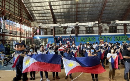 <p><strong>MAGING MAGITING</strong>. Personnel of the Philippine National Police, health workers and provincial and local officials in Ilocos Norte wave Philippine flags on Friday (Aug. 26, 2022) in support of the “Maging Magiting" campaign of the Ayala Foundation, in partnership with the National Historical Commission of the Philippines. The program highlights the importance of our national symbols and honoring the virtues that are uniquely Filipino.<em> (Photo by Leilanie Adriano)</em></p>