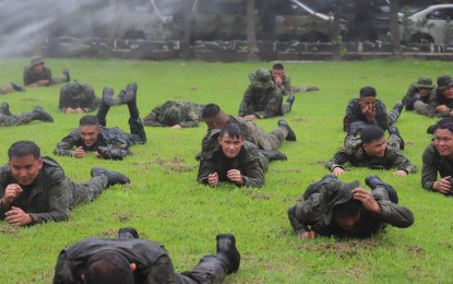 <p><strong>CELEBRITY TRAINEE.</strong> Celebrity and 2Lt. Matteo Guidicelli (center) of the Philippine Army Reserve Command joins the start of the Presidential Security Group Very Important Person Protection Course at Malacaňang Park in Manila on Thursday (Aug. 25, 2022). The training aims to improve the skills of personnel who ensure the 360-degree protection of President Ferdinand Marcos Jr. and his family. <em>(Photo courtesy of PSG Facebook)</em></p>