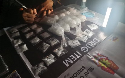 <p><strong>DRUG BUST.</strong> Operatives of Silay City Police Station in Negros Occidental seize 1.1 kilos of suspected shabu valued at PHP7.56 million during a buy-bust in Mallery 2 Subdivision, Barangay Rizal on Sunday night (Aug. 28, 2022). Suspect Mark Villaran, a high value individual, was arrested during the operation.<em>(Photo courtesy of Silay City Police Station)</em></p>