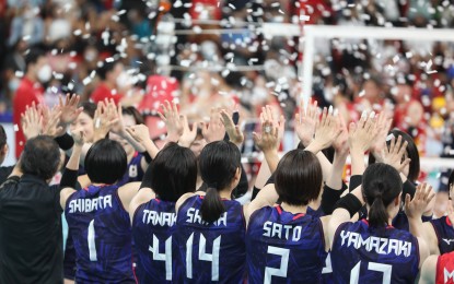 <p><strong>JAPAN WIN</strong>. Members of the volleyball team of Japan give double high-fives to their colleagues after capturing their first-ever AVC Cup for Women volleyball, beating China in four sets, 25-23, 25-21, 19-25, 25-16 at the PhilSports Arena in Pasig City on Monday (Aug. 30, 2022). The Chinese team was the erstwhile three-time defending champions of the tournament. <em>(PNA photo by Jess M. Escaros Jr.)</em></p>