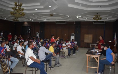 <p><strong>FARE HIKE</strong>. Tricycle drivers in Laoag City meet with local officials of the city government of Laoag led by Mayor Michael M. Keon on Tuesday (Aug. 30, 2022) to tackle a possible fare increase in the city. Based on the existing ordinance, the current base fare is pegged at PHP11. <em>(Photo by Alwyn Formantes)</em></p>