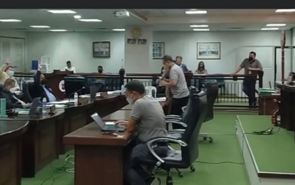 <p><strong>CENTER FOR OFWs</strong>. Members of Iloilo’s Sangguniang Panlalawigan (Provincial Board) vote in favor of the creation of the Iloilo Provincial Overseas Filipinos Migration and Development Center during their regular session on Tuesday (Aug. 30, 2022). The center will look into the concerns of Ilonggo OFWs. <em>(Screengrab from live streaming of Sangguniang Panlalawigan in action on its Facebook page)</em></p>