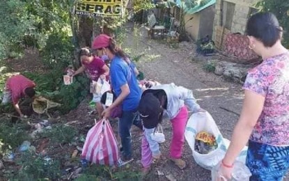 <p><strong>SUSTAINED CLEANUP</strong>. Residents of the municipality of Oton conduct a cleanup drive in support of the "Limpyo sa Hunyo 2022", a sustained campaign of the province to address dengue, in this undated photo. Oton has recorded the highest cases of dengue with 218, as recorded by the Iloilo Provincial Health Office.<em> (Photo courtesy of IPHO FB page)</em></p>