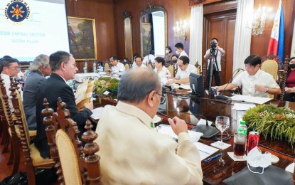 <p><strong>PUBLIC-PRIVATE PARTNERSHIP.</strong> President Ferdinand “Bongbong” Marcos Jr. meets with the Private Sector Advisory Council (PSAC) at Malacañan Palace in Manila on Thursday (Sept. 1, 2022). Marcos discussed with PSAC how Public-Private Partnerships (PPP) can help the Philippines improve its infrastructure, water, and energy services. <em>(Photo from OP Facebook page)</em></p>