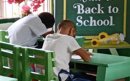 <p><strong>LEARNING POVERTY.</strong> Learners of Balud Primary School in Tanauan, Leyte attend the first day of face-to-face classes on Aug. 22, 2022 after a two-year home-based learning due to the pandemic. Senator Sonny Angara said Thursday (Feb. 9, 2023) that the Second Congressional Commission on Education (EDCOM 2) has started an exhaustive assessment of our country’s education system to come up with policy and legislative reforms to lift the country out of its current learning crisis. <em>(PNA photo by Roel Amazona)</em></p>