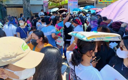 <p><strong>EDUCATION AID PAYOUT.</strong> Residents flock to an AICS distribution center in General Santos City during the distribution of the Department of Social Welfare and Development (DSWD) education cash assistance on Aug. 27, 2022. The DSWD in Soccsksargen targets 44,000 beneficiaries to receive their cash aid in the succeeding Saturday payouts. <em>(PNA photo by Guia Rebollido)</em></p>