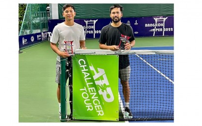 <p><strong>RUNNER-UP FINISH.</strong> Francis Casey Alcantara from the Philippines (right) and Christopher Rungkat of Indonesia pose with their trophies during the awarding ceremony of the men's doubles at ATP Bangkok Open 2 in Nonthaburi, Thailand on Sunday (Sept. 4, 2022). Benjamin Lock of Zimbabwe and Yuta Shimizu of Japan won the title, 6-1, 6-3.<em> (Contributed photo)</em></p>