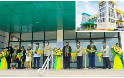 <p><strong>DFA OFFICE OPENING.</strong> Representatives from the Department of Foreign Affairs (DFA), the National Economic and Development Authority, and the city government lead the launch of the PH25-million, two-story building Monday (Sept. 5, 2022) in Kidapawan City. The DFA office will serve North Cotabato and other nearby provinces for passport processing and other related services. <em>(Photo courtesy of Kidapawan CIO)</em></p>