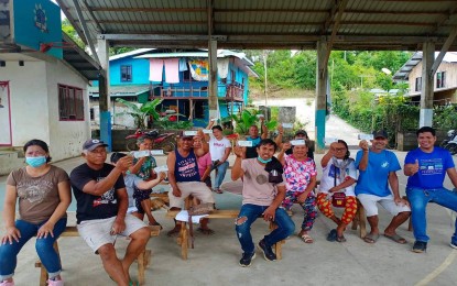 <p><strong>FERTILIZER VOUCHERS.</strong> Farmers in Dinagat town in the province of Dinagat Islands are among the beneficiaries of the continuing Fertilizer Discount Vouchers released by the Department of Agriculture in the Caraga Region (DA-13) on Wednesday (Sept. 7, 2022). According to DA-13, some 10,837 rice farmers in Surigao del Norte and Dinagat Islands provinces have received their fertilizer vouchers during the series of distributions from Aug. 18 to Sept. 8 this year.<em> (Photo courtesy of DA-13)</em></p>