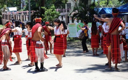 <p><strong>THE 'GATHERING'.</strong> Young residents of Quirino perform a native dance in Cabarroguis during the opening of Panagdadapun Festival on Wednesday (Sept. 7, 2022) in time for the celebration of the province's 51st founding anniversary. "Panagdadapun" is an Ilocano dialect that means gathering. <em>(Photo by Villamor Visaya Jr.)</em></p>