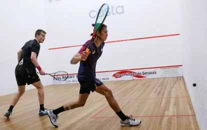 <p><strong>EYES ON THE BALL.</strong> Top Filipino squash player Robert Andrew Garcia (right) in action during his first-round match against Australian Nicholas Calvert at the Costa North Coast Open held on August 14-21 in Coffs Harbour City, Australia. Garcia lost, 11-13, 7-11, 11-9, 14-12, 11-13.<em> (Contributed photo)</em></p>