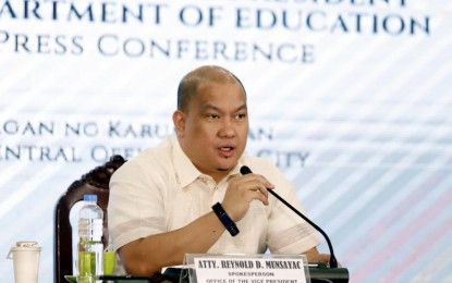 <p><strong>FAKE OVP EMPLOYEES</strong>. Office of the Vice President (OVP) spokesperson Reynold Munsayac reiterates the call for vigilance against individuals identifying themselves as OVP representatives, in a press conference on Thursday (Sept. 8, 2022). He urged the public to immediately report these "fake employees" to authorities. <em>(PNA photo by Alfred Frias)</em></p>