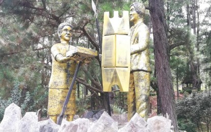 <p><strong>SYMBOL OF PEACE</strong>. A monument depicting the exchange of peace tokens between former President Corazon Aquino and former priest Conrado Balweg on Sept. 13, 1986 stands on the grounds of Mt. Data Hotel in Sabangan, Mountain Province, where the peace agreement was signed. The monument was erected in 2022 as a symbol of the Cordillera people's commitment to upholding peace. <em>(PNA file photo by Liza T. Agoot)</em></p>
