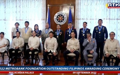 <p><strong>OUTSTANDING FILIPINOS.</strong> President Ferdinand Marcos Jr. poses for a photo opportunity with the 10 outstanding Filipinos named by the Metrobank Foundation on Friday (Sept. 9, 2022) at the President's Hall in Malacañan Palace. Marcos lauded the awardees, saying they are the "living embodiment" of the phrase "beyond excellence."<em> (Screengrab from RTVM)</em></p>