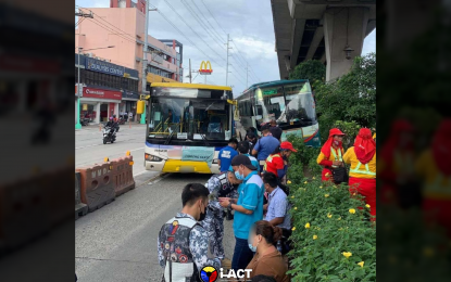 <p><strong>FIRST RESPONSE.</strong> Officers of the Inter-Agency Council for Traffic (I-ACT) administered first-aid and checked the condition of passengers following a collision involving two buses along EDSA on Monday (Sept. 12, 2022). I-ACT said at least four passengers were injured in the incident and have since been brought to a nearby hospital. <em>(Photo courtesy of I-ACT)</em></p>
