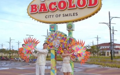 <p><strong>‘SMILE AGAIN’.</strong> The official music video of this year’s Masskara Festival of Bacolod City dubbed “Smile Again” stars "Asia’s Pop Heartthrob" Darren Espanto and actress-singer Sue Ramirez. It is one of the main features of the event’s website at www.masskara.com.ph launched on Monday (Sept. 12, 2022). <em>(Video grab from Masskara Festival website)</em></p>
