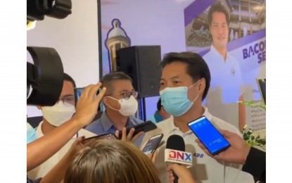 <p><strong>FOCUS ON IMPORTANT MATTERS</strong>. Bacolod City Mayor Alfredo Abelardo Benitez talks to reporters on the sidelines of the signing of the memorandum of agreement with Ayala Malls Capitol Central for the establishment of the Bacolod Express Service Office on Monday afternoon (Sept. 12, 2022). “(We) might as well focus on more important matters in getting⁸ our services and commitments (delivered) to the City of Bacolod,” Benitez said after the dismissal of the poll protest filed against him by former mayor Evelio Leonardia. <em>(Screenshot from Bacolod City PIO video)</em></p>